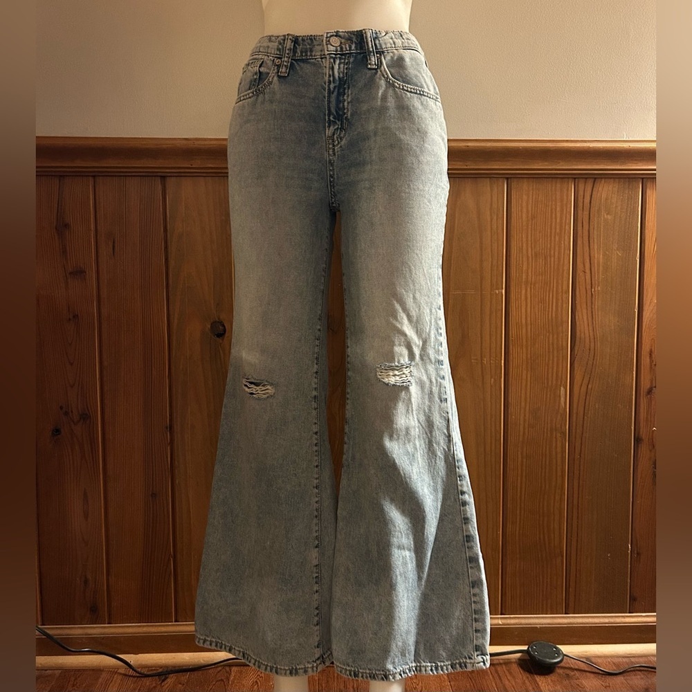 Women's sz 2 short, Old Navy Flared high rise light Blue Jeans, flared denim